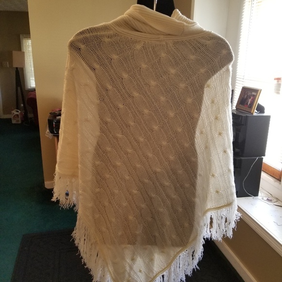Poncho - Picture 2 of 2